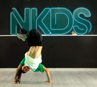 foto profesor niki dance skool